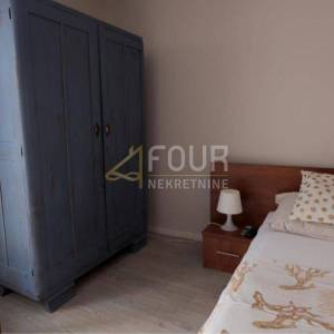Otok Krk, Njivice, kuća s bazenom, 5 apartmana + dodatni apartman