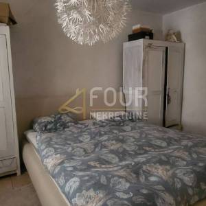 Otok Krk, Njivice, kuća s bazenom, 5 apartmana + dodatni apartman
