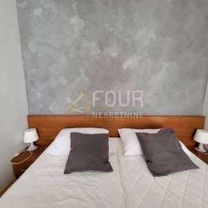 Otok Krk, Njivice, kuća s bazenom, 5 apartmana + dodatni apartman