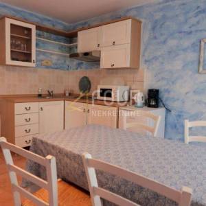 Otok Krk, Njivice, kuća s bazenom, 5 apartmana + dodatni apartman