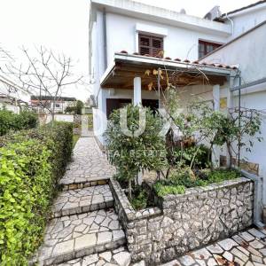 Otok Krk, Njivice - Samostojeća kuća sa velikom okućnicom