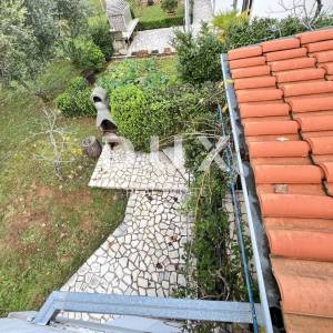 Otok Krk, Njivice - Samostojeća kuća sa velikom okućnicom