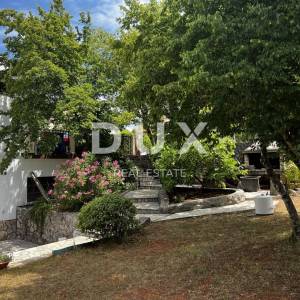 Otok Krk, Njivice - Samostojeća kuća sa velikom okućnicom