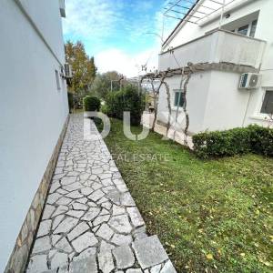 Otok Krk, Njivice - Samostojeća kuća sa velikom okućnicom