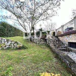 Otok Krk, Njivice - Samostojeća kuća sa velikom okućnicom