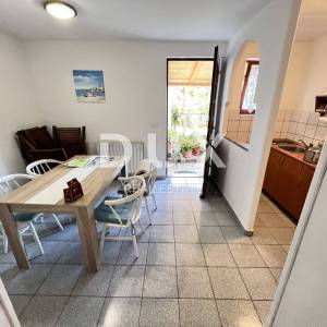 Otok Krk, Njivice - Samostojeća kuća sa velikom okućnicom