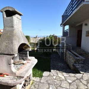 Otok Krk, Njivice, samostojeća kuća, pogled na more