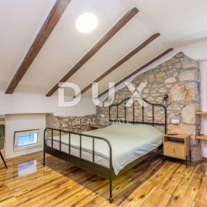 OTOK KRK, okolica DOBRINJA -  Dvojna kamena kuća s bazenom