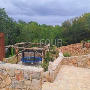 Otok Krk, okolica Dobrinja, kuća s bazenom