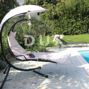 Otok Krk, okolica Malinske - Moderna vila s privatnim bazenom i velikom okućnicom!
