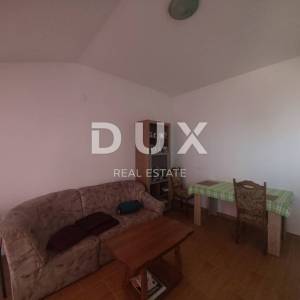  OTOK KRK, okolica Malinske - Kuća u nizu s dva apartmana