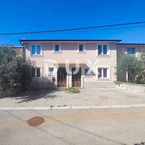  OTOK KRK, okolica Malinske - Kuća u nizu s dva apartmana