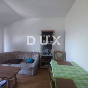  OTOK KRK, okolica Malinske - Kuća u nizu s dva apartmana