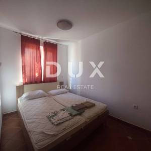  OTOK KRK, okolica Malinske - Kuća u nizu s dva apartmana