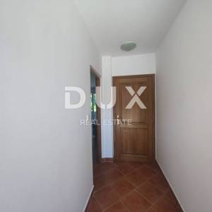  OTOK KRK, okolica Malinske - Kuća u nizu s dva apartmana