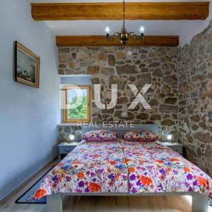 OTOK KRK, OKOLICA VRBNIKA - prekrasna kamena vila s bazenom 