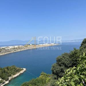 Otok Krk, Omišalj, adaptirana kamena kuća