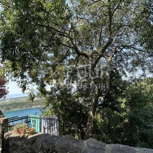 Otok Krk, Omišalj, adaptirana kamena kuća