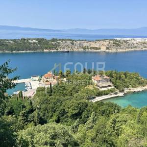 Otok Krk, Omišalj, adaptirana kamena kuća