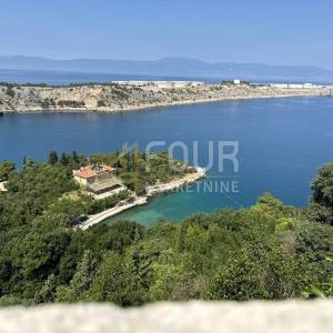 Otok Krk, Omišalj, adaptirana kamena kuća
