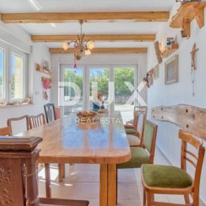 OTOK KRK, OMIŠALJ - Kuća s bazenom i dva stana