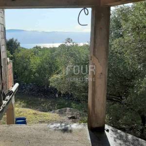 Otok Krk, Pinezići, kuća od 255m2 s 3 apartmana