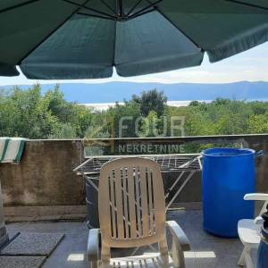 Otok Krk, Pinezići, kuća od 255m2 s 3 apartmana