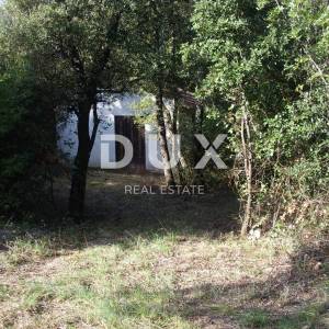 OTOK KRK, PINEZIĆI - Prizemnica 25 m2 na terenu od 550 m2