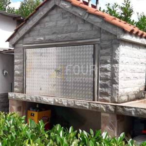 Otok Krk, Pinezići, samostojeća kuća s bazenom