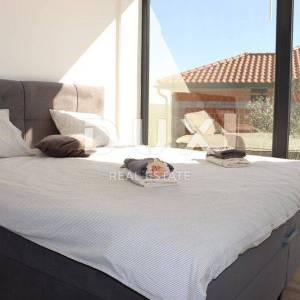 OTOK KRK, POLJICA (okolica) - Moderna vila 4S+DB, bazen, roštilj, parking
