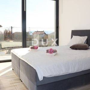 OTOK KRK, POLJICA (okolica) - Moderna vila 4S+DB, bazen, roštilj, parking