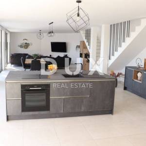 OTOK KRK, POLJICA (okolica) - Moderna vila 4S+DB, bazen, roštilj, parking