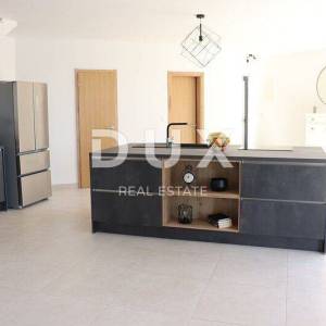 OTOK KRK, POLJICA (okolica) - Moderna vila 4S+DB, bazen, roštilj, parking