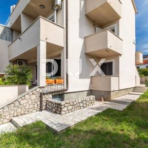 OTOK KRK, PUNAT - Kuća na izvrsnoj lokaciji 1 red do mora!