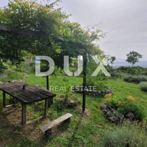 OTOK KRK, PUNAT - Poljoprivredno zemljište sa kućicom i panoramskim pogledom na more!