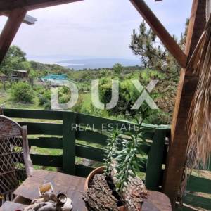 OTOK KRK, PUNAT - Poljoprivredno zemljište sa kućicom i panoramskim pogledom na more!