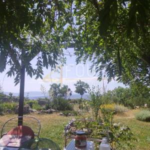 Otok Krk, Punat, poljoprivredno zemljište s pogledom na more i Punat