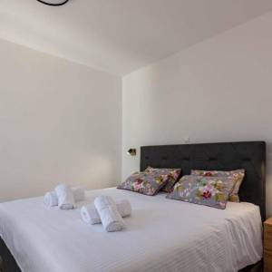 OTOK KRK, PUNAT - Renovirana kuća prvi red do mora