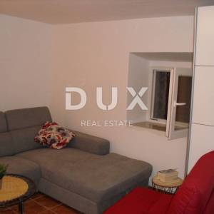 OTOK KRK, PUNAT - Renovirani apartman sa terasom u centru