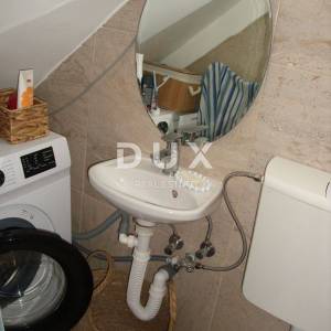 OTOK KRK, PUNAT - Renovirani apartman sa terasom u centru