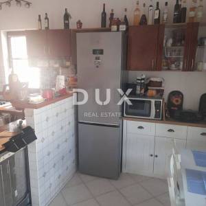 OTOK KRK, PUNAT - Stan sa parkirnim mjestom
