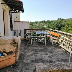 Otok Krk, Risika, kuća s terasom, konobom i okućnicom