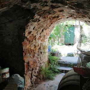 Otok Krk, Risika, kuća s terasom, konobom i okućnicom