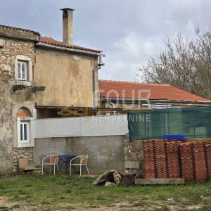 Otok Krk, Risika, kuća u nizu s projektom za 3 apartmana