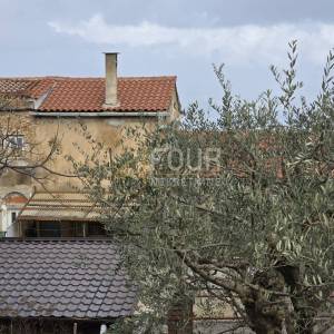 Otok Krk, Risika, kuća u nizu s projektom za 3 apartmana
