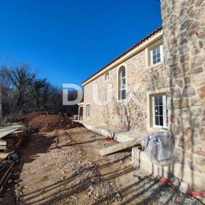OTOK KRK, RISIKA -  Novogradnja! Prostrana dvojna kamena kuća s bazenom