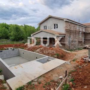 OTOK KRK, RISIKA -  Novogradnja! Prostrana dvojna kamena kuća s bazenom