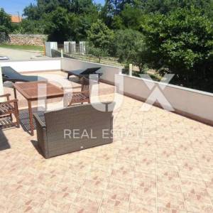OTOK KRK, RISIKA - Predivna kuća sa 4 apartmana