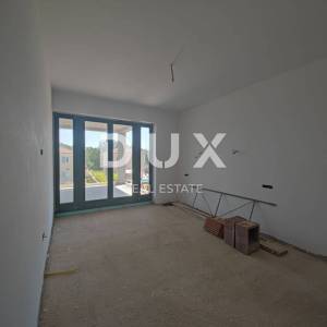 OTOK KRK - Rustikalna kuća u unutrašnjosti otoka s bazenom