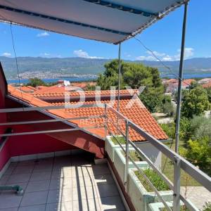 OTOK KRK, ŠILO – Kuća s vidikovcem i panoramskim pogledom na cijelo mjesto i more, 11 soba, 300 m od plaže!
